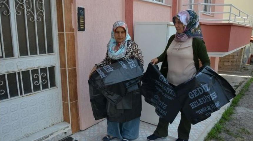 Gediz&rsquo;de Kurban Bayramı İ&ccedil;in Poşet Dağıtımı Başladı