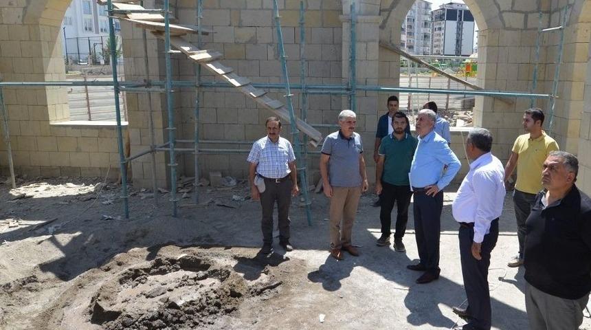 Yeşilyurt Belediyesi Engelsiz Park İ&ccedil;indeki Cami &Ccedil;alışmalarına Devam Ediyor