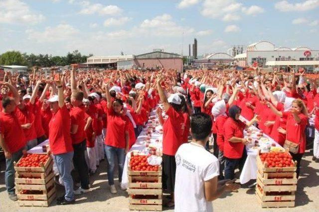 634 Işçi Guinness'e Girmek Için Ekmeğe Salça Sürdü