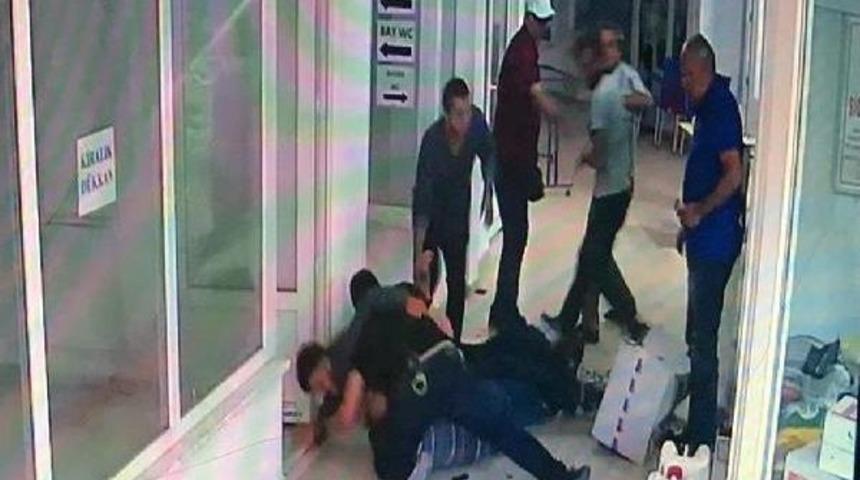 Polisin Yakalama Anı G&uuml;venlik Kamerasında