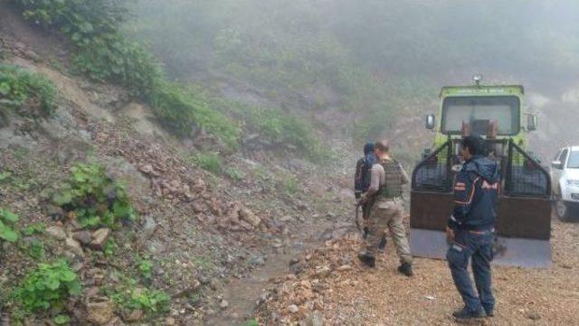 Ormanda Kaybolan 2 Kişiden Biri Öldü