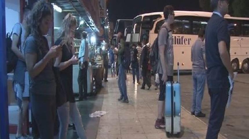 Otogarda Bayram Yoğunluğu Gece Boyu Devam Etti