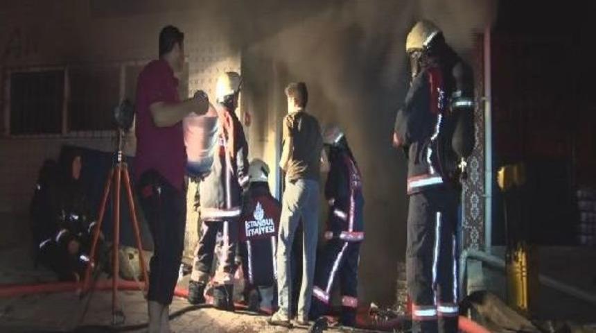 Bağcılar'da Kumaş &Uuml;retim At&ouml;lyesinde Korkutan Yangın