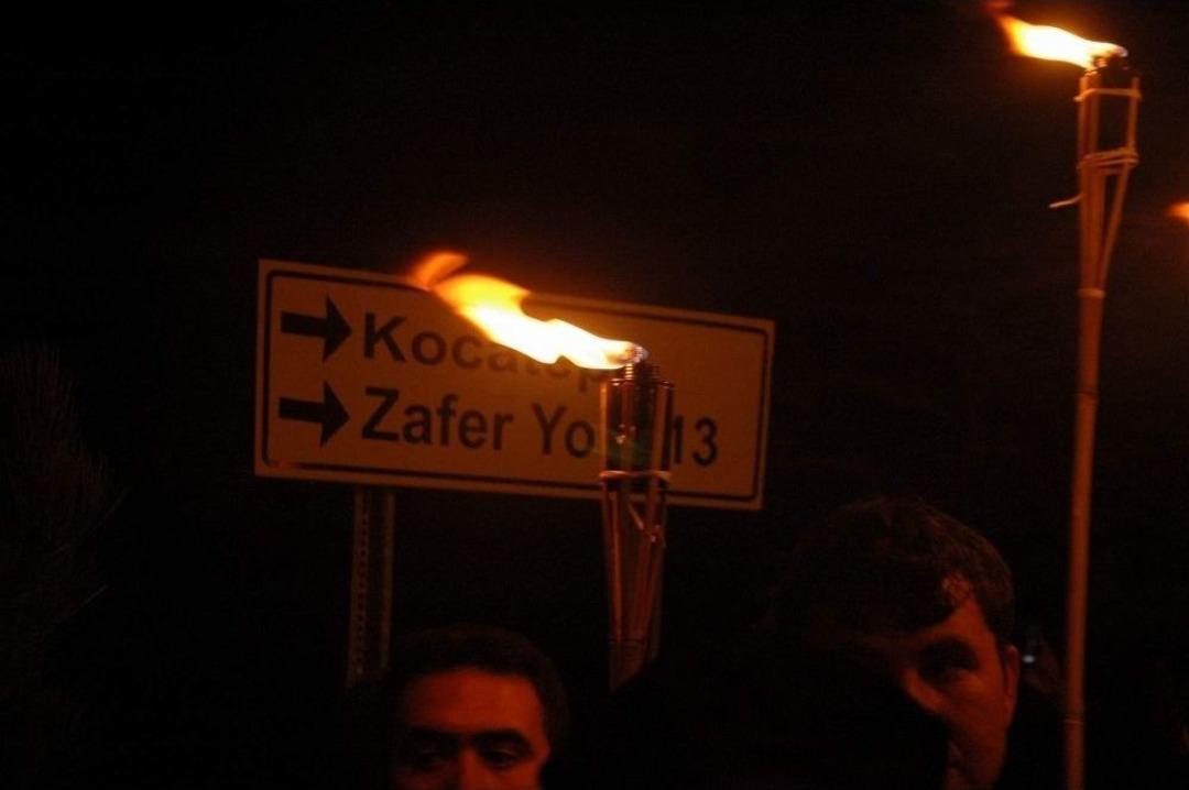 95 Yıl &Ouml;nce Olduğu Gibi Atalarının İzinde &ldquo;zafere&rdquo; Y&uuml;r&uuml;d&uuml;ler