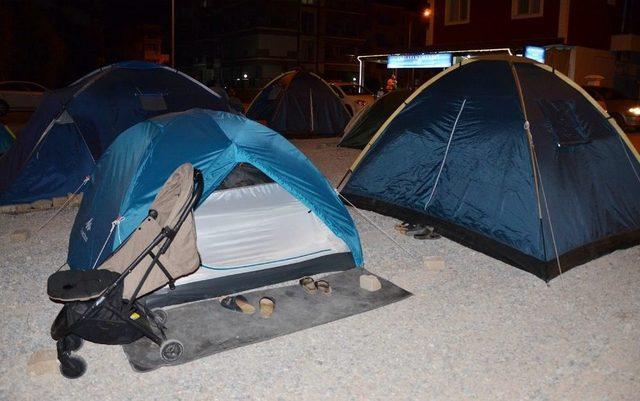 Milas’ta Deprem Korkusu Vatandaşları Evinden Etti