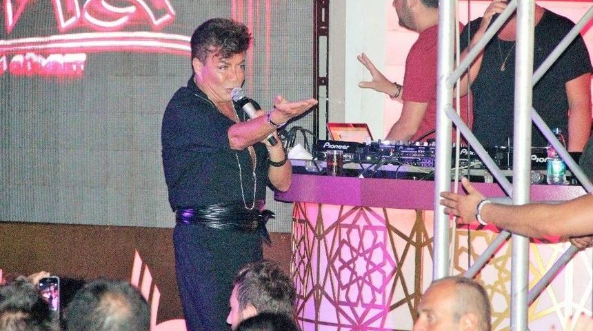 Tatilciler Fatih &Uuml;rek İle Coştu