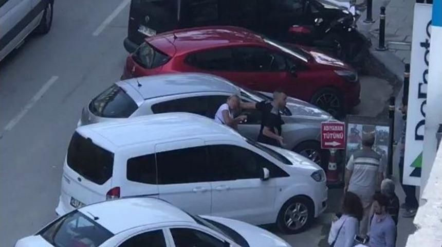 (&ouml;zel Haber) Maltepe&rsquo;de Sokak Ortasında Kadına Şiddet Kamerada