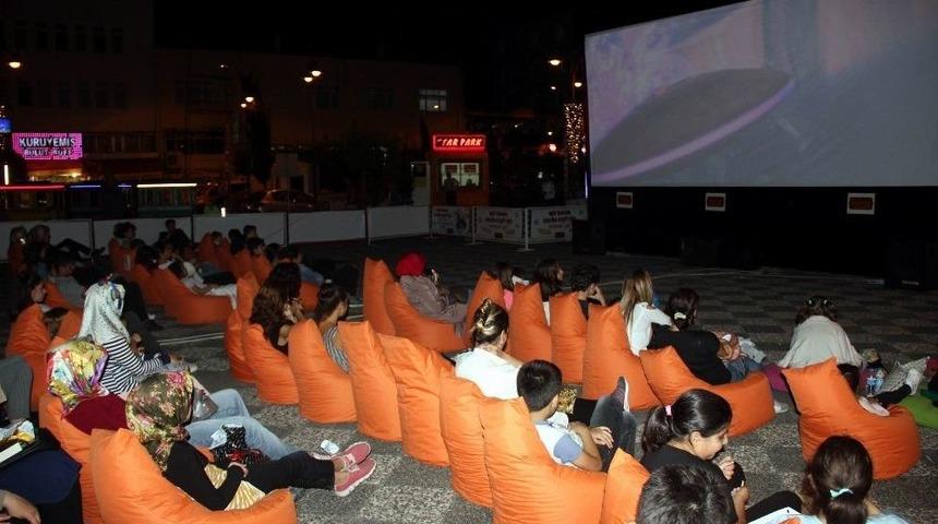 Samsun&rsquo;da A&ccedil;ık Havada Sinema Keyfi