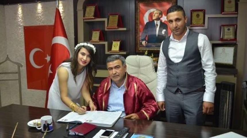 Kızının Nikahını Kıyan Başkan: Zorlandım