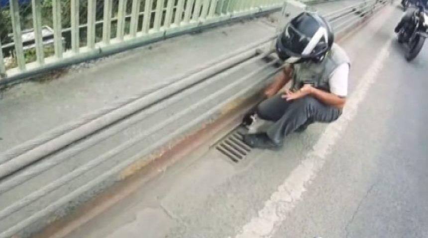 (&ouml;zel Haber) Motorcuların Kedi Kurtarma Operasyonu