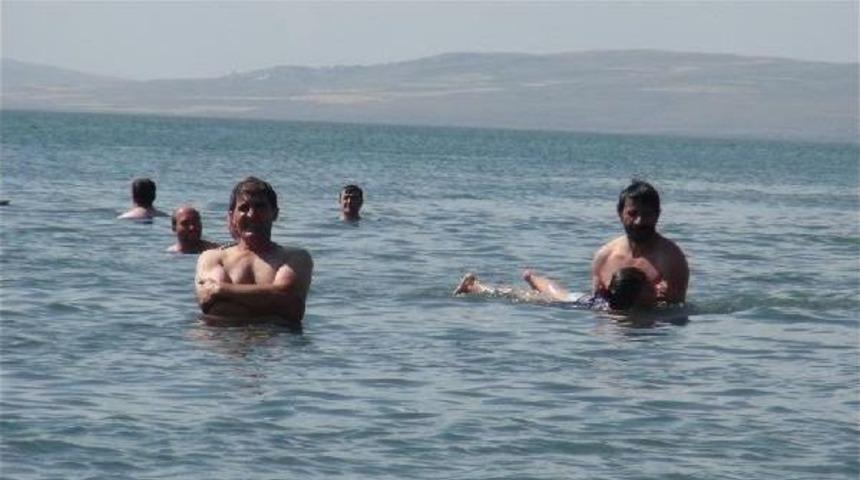 &Ccedil;ıldır G&ouml;l&uuml;, Sahilleri Aratmıyor