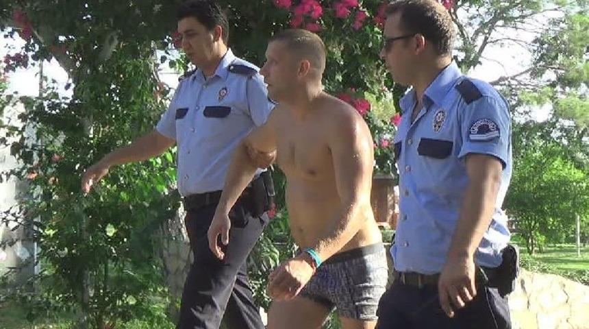 Kız Arkadaşıyla Birlikte Tekne Ka&ccedil;ırmaya &Ccedil;alışan Alkoll&uuml; Turist G&ouml;zaltına Alındı