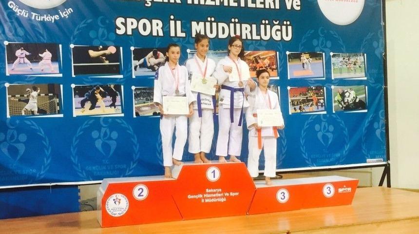 Kağıtsporlu Judocular Sakarya&rsquo;dan 35 Madalya İle D&ouml;nd&uuml;