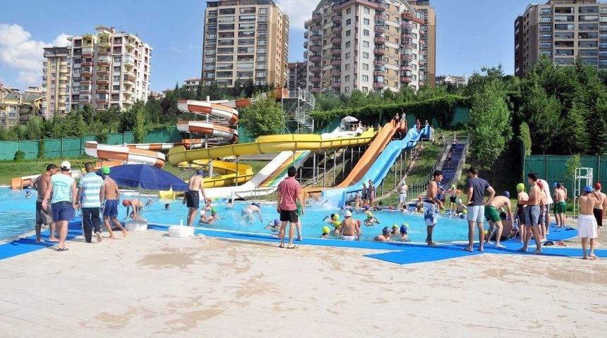 Ke&ccedil;i&ouml;renliler Sıcaklarda Havuzun Tadını &Ccedil;ıkardı