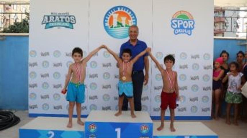 Mezitli Belediyesi Bu Yaz Bin 650 Kişiye Y&uuml;zme &Ouml;ğretti