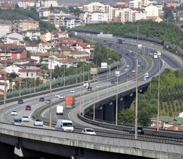 Bayram Tatilinin Ilk Günü Tem Ve D-100'de Sorunsuz Ulaşım