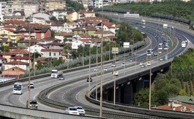 Bayram Tatilinin Ilk Günü Tem Ve D-100'de Sorunsuz Ulaşım