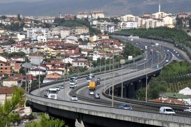 Bayram Tatilinin Ilk Günü Tem Ve D-100'de Sorunsuz Ulaşım