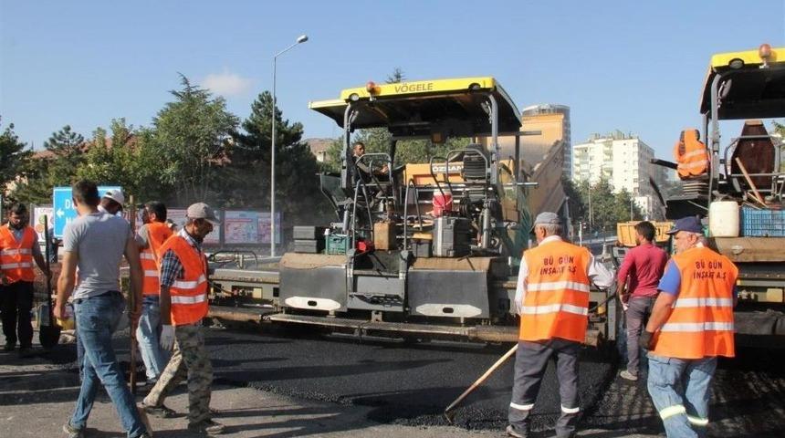 Atat&uuml;rk Bulvarı Ve Milli İrade Caddesinde İkinci Kat Asfaltlama Başladı