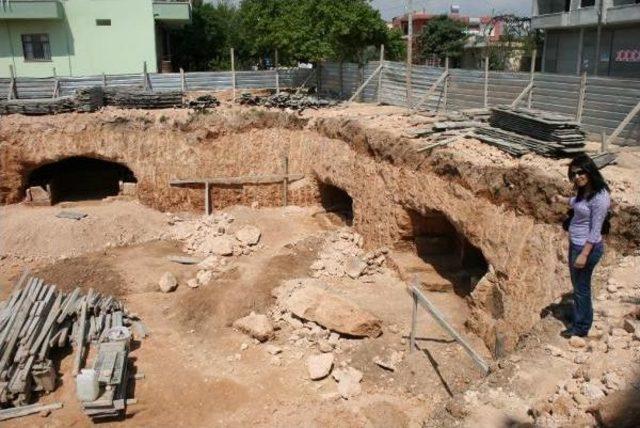 Antik Mezarlara Sahip Çıkılmadı, Bin 800 Yıllık Tarih Otlarla Kaplandı