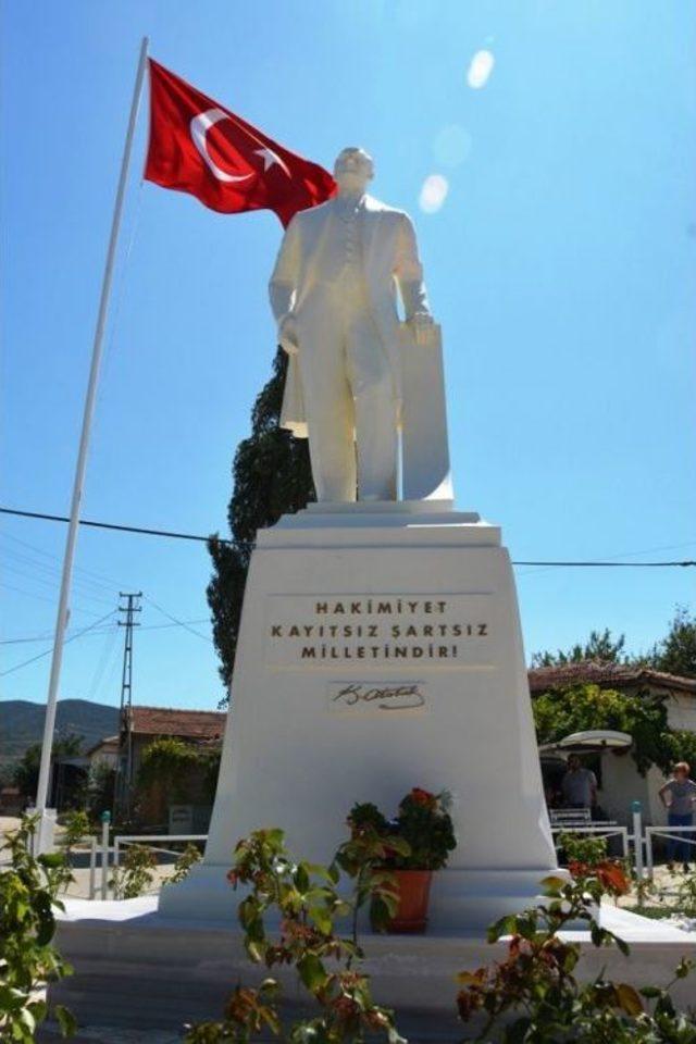 Semetli Mahallesi Atatürk Anıtı’na Kavuştu