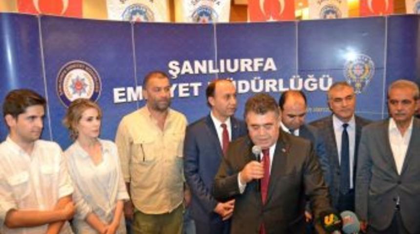 Uyuşturucu İle M&uuml;cadele Etkinliğinde &rsquo;arka Sokaklar&rsquo; Dizisi Oyuncularına Yoğun İlgi