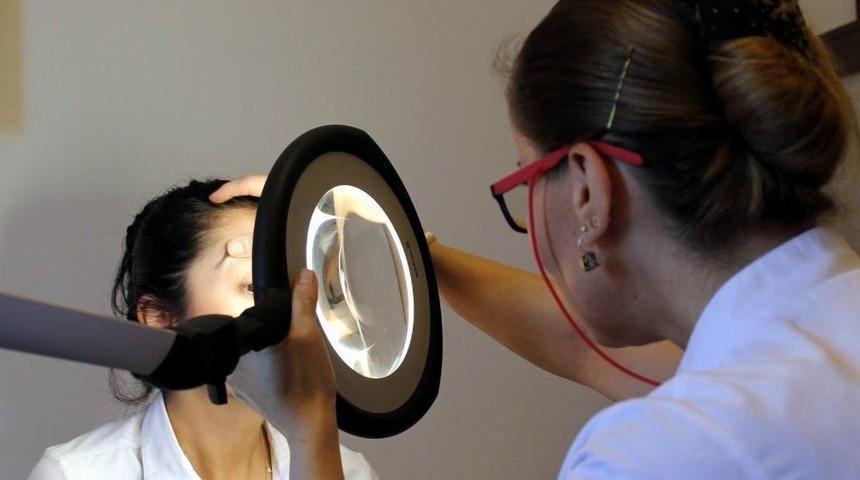 (&ouml;zel Haber) G&ouml;z Makyajı Temizliği İ&ccedil;in Bebek Şampuanı