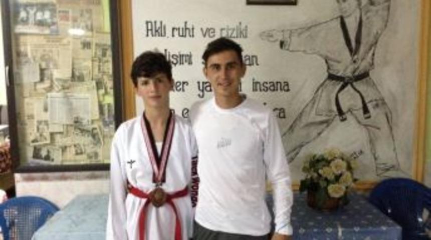 Beyşehirli Tekvandocu’ya Tebrik