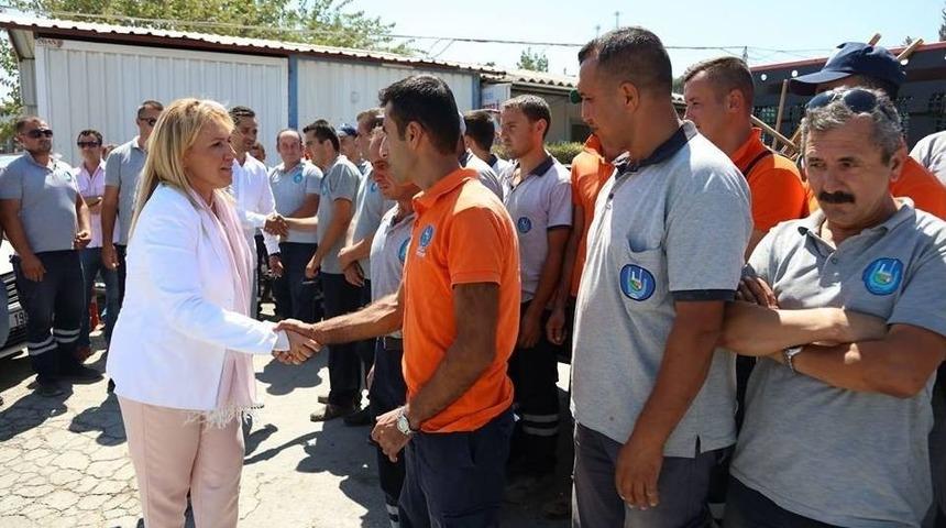 İzmir&rsquo;deki Belediye Başkanları Personelleriyle Bayramlaştı