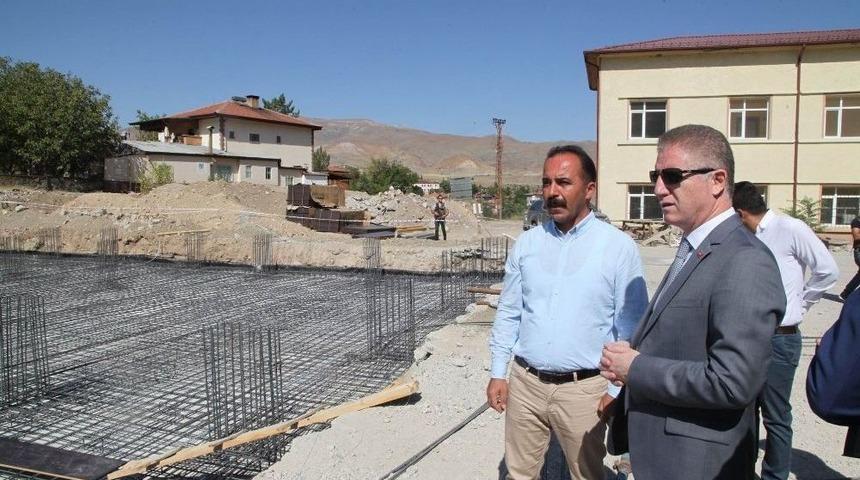 Vali G&uuml;l, Divriği Ve Kangal İl&ccedil;elerinde İncelemelerde Bulundu