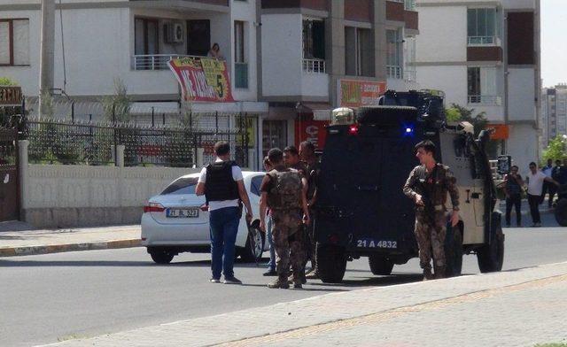 Uygulamaya Takılan Şahıs Başına Dayadığı Silahla Polise Direndi