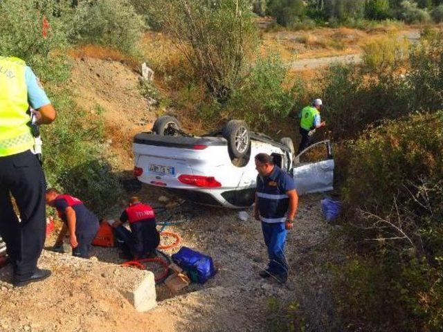 Bayram Tatili Yolunda Kaza; 4 Yaralı