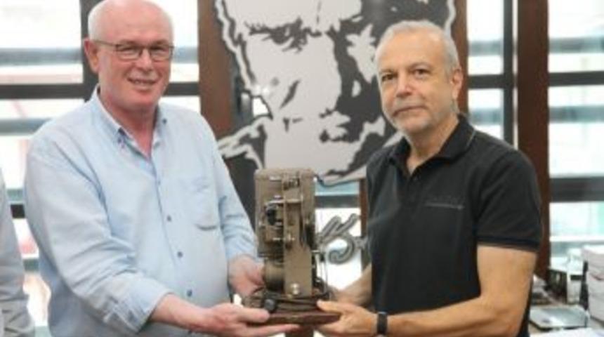 Kaptanoğlu&rsquo;ndan Fotoğraf M&uuml;zesine Hediye