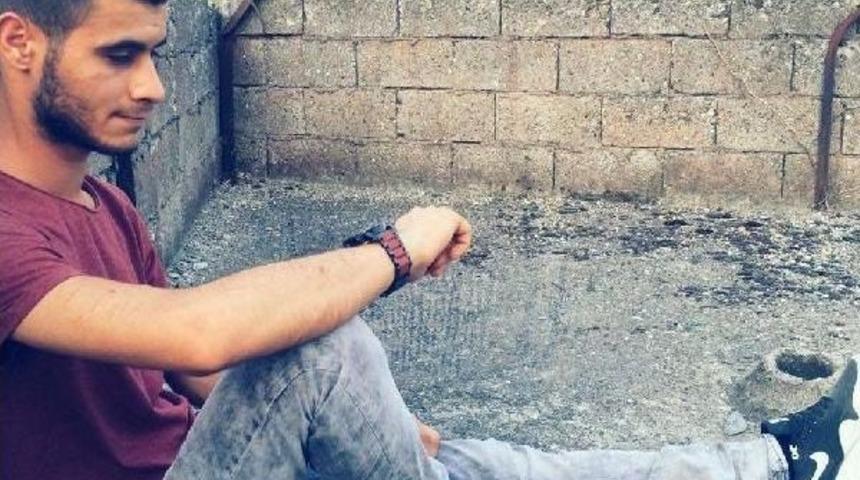 Vagon &Uuml;zerinde Selfie Yaparken Elektrik Akımına Kapılan Gen&ccedil; &Ouml;ld&uuml;