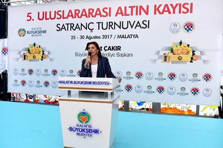 Uluslararası Altın Kayısı Satranç Turnuvası Başladı G1