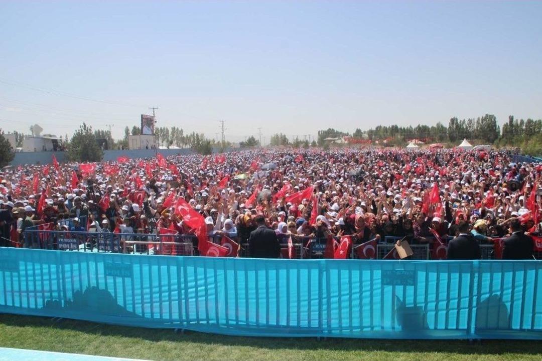 On Binlerce Malazgirtli Cumhurbaşkanı Erdoğan&rsquo;ı Bekliyor