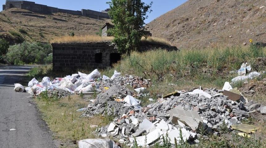 Beton Bariyer Hafriyat D&ouml;k&uuml;lmesini Engel Olmadı