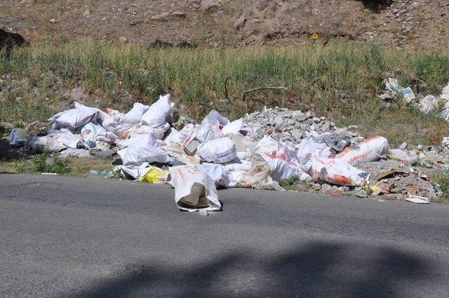 Beton Bariyer Hafriyat Dökülmesini Engel Olmadı