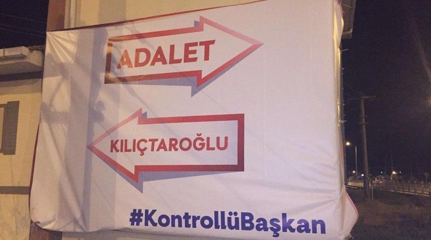 &rsquo;adalet Kurultayı&rsquo;na Pankartlı Tepki