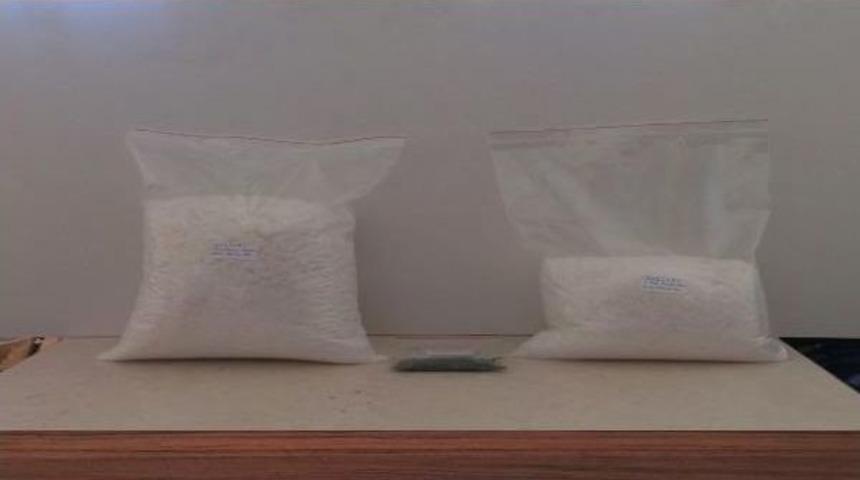 Yolcu Otob&uuml;s&uuml;nde Uyuşturucuya 2 G&ouml;zaltı