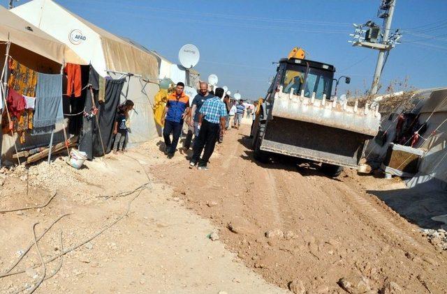 Çadır Kente Elektrik Hatları İzole Ediliyor