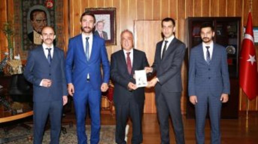 &Uuml;lk&uuml; Ocakları Erzurum İl Başkanı Gen&ccedil;, Rekt&ouml;r &Ccedil;omaklı&rsquo;yı Ziyaret Etti