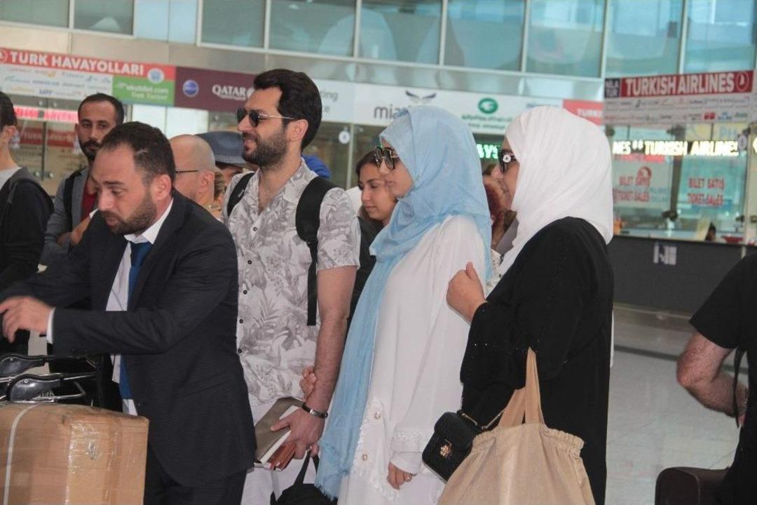 &Uuml;nl&uuml; Oyuncu Murat Yıldırım, Faslı Eşi İle Kutsal Topraklara Gitti