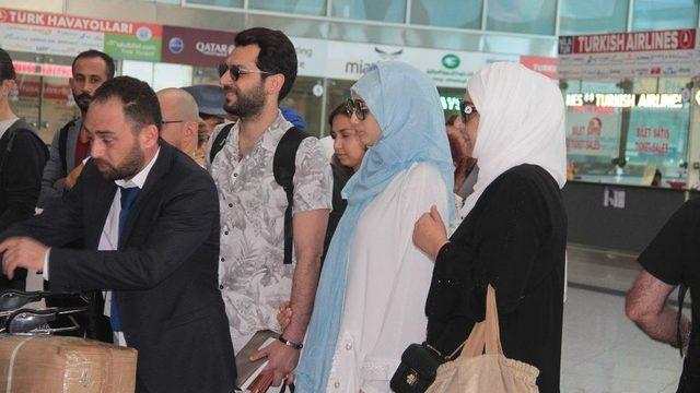 Ünlü Oyuncu Murat Yıldırım, Faslı Eşi İle Kutsal Topraklara Gitti