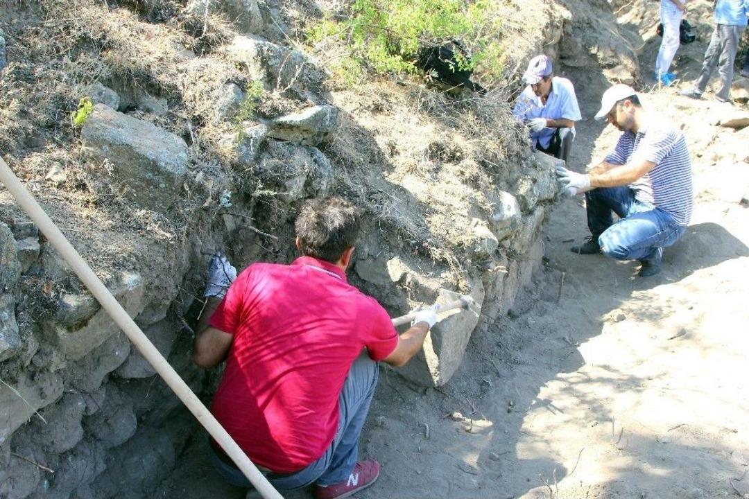 Elazığ&rsquo;da 3 Bin Yıllık Urartu Kalesi Bulundu, &Ccedil;alışmalar Başladı