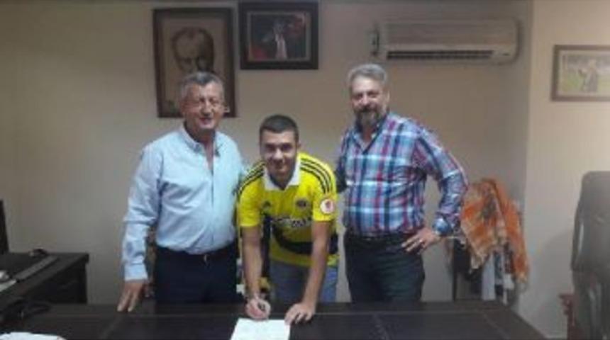 Menemen Belediyespor Hasan'la 2 Yıllık S&ouml;zleşme Imzaladı