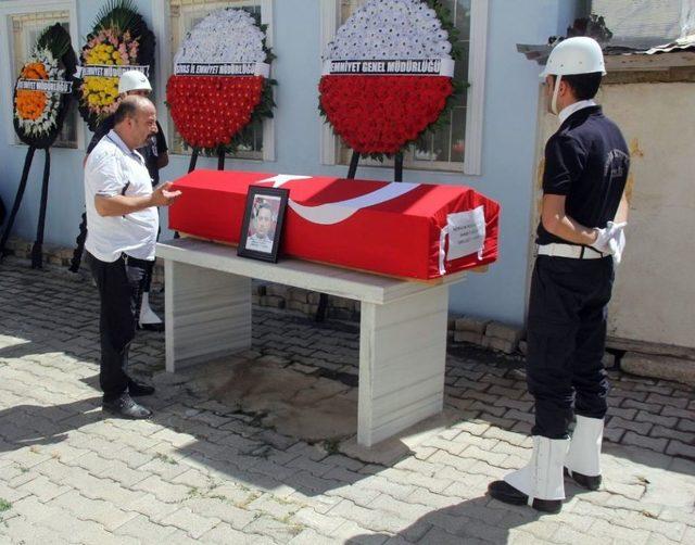 Kendi Silahının Ateş Alması Sonucu Ölen Polis Son Yolculuğuna Uğurlandı