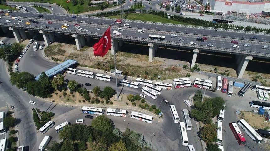 İstanbul&rsquo;da Otogardaki Otob&uuml;s Kuyruğu Havadan G&ouml;r&uuml;nt&uuml;lendi