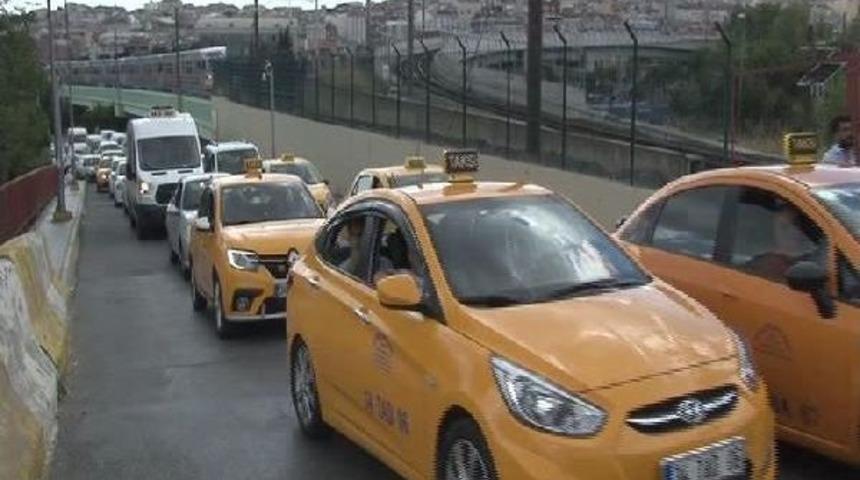 Otogarda Bayram Tatili Yoğunluğu S&uuml;r&uuml;yor