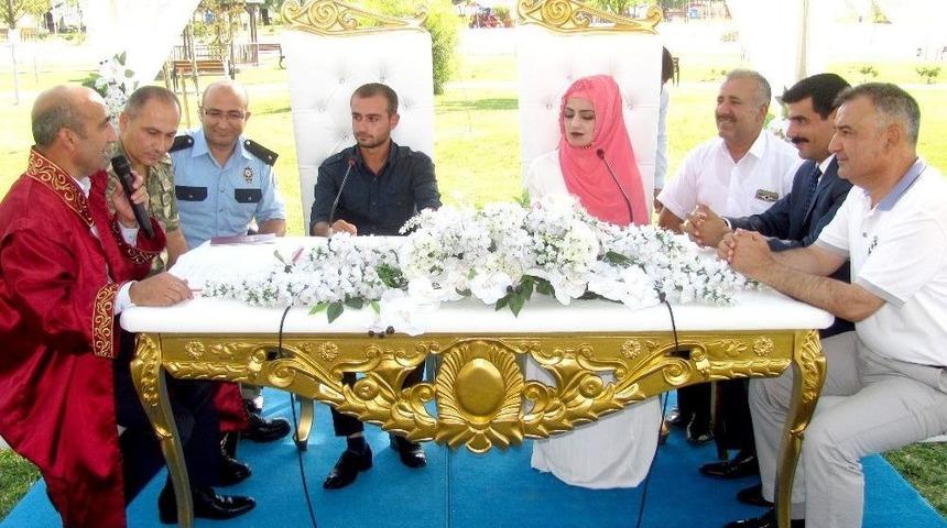 Piknik Alanında Nikah Sevinci